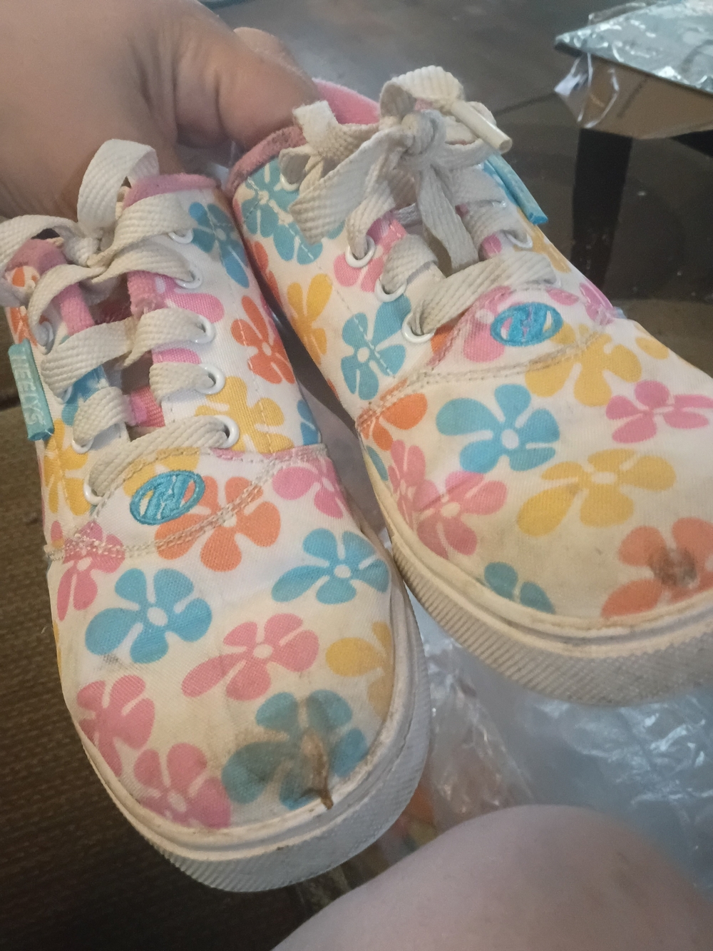 Heelys Girls Size 5 Floral SpongeBob Wheeled Lace-Up Sneakers